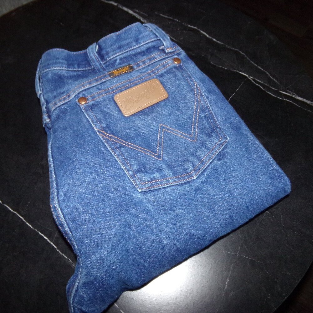 Wrangler Jeans Excellent USED condition size 33 x 33 blue jeans